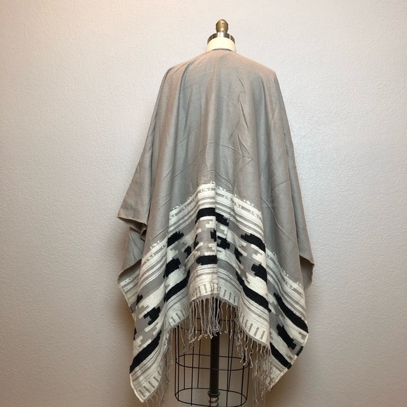 +V I N C E + C A M U T O+ Shawl - Picture 2 of 5